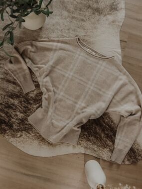 Buckle Beige Plaid Scoop Neck Sweater